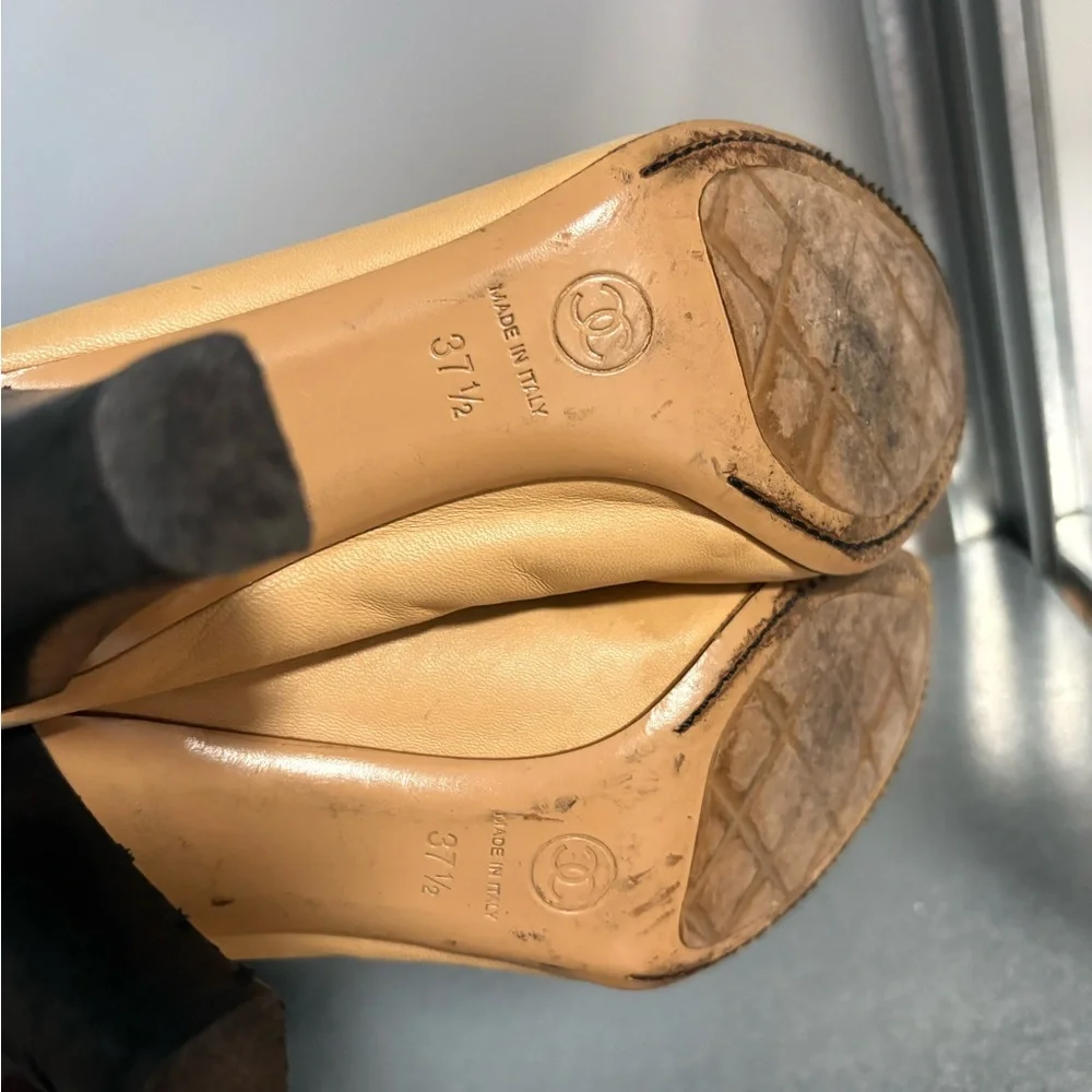 CHANEL Beige and Black Leather Cap-Toe Heels